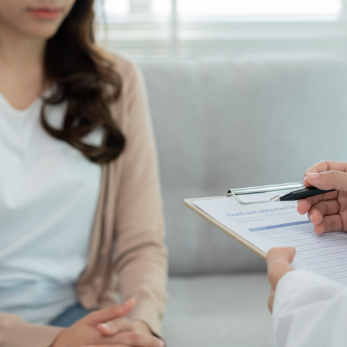 When Should I Take a Pregnancy Test? Woman asking doctor "When Should I Take a Pregnancy Test?"